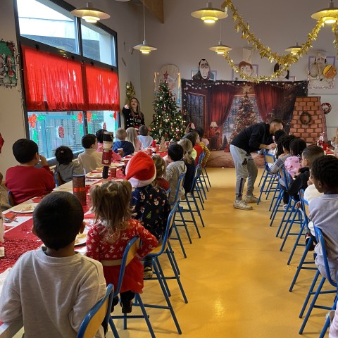 Repas de Noël en maternelle