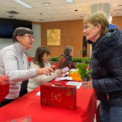 Distribution de colis gourmands aux seniors