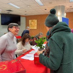 Distribution de colis gourmands aux seniors