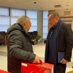 Distribution de colis gourmands aux seniors