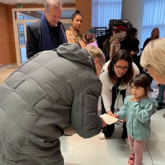 Distribution de colis gourmands aux seniors