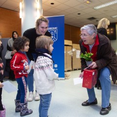 Distribution de colis gourmands aux seniors