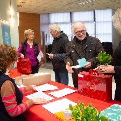 Distribution de colis gourmands aux seniors