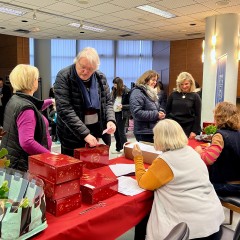 Distribution de colis gourmands aux seniors