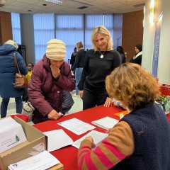 Distribution de colis gourmands aux seniors